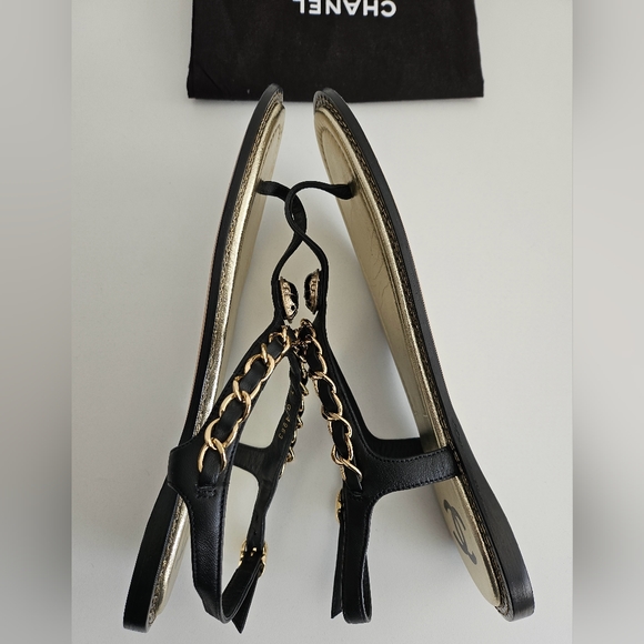*SOLD* Chanel 19A Gold Chain Beetle CC Logo Black Thong Sandals - Size 40C - Picture 5 of 7